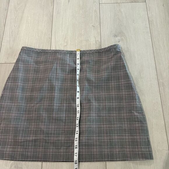 Banana Republic Gray White Plaid Pencil Wool Blend Mini Skirt Sz 14 - Picture 2 of 9